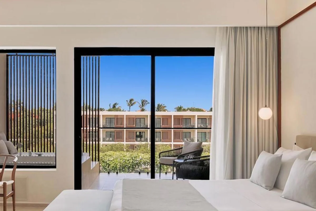 Junior Suite Deluxe Pool view